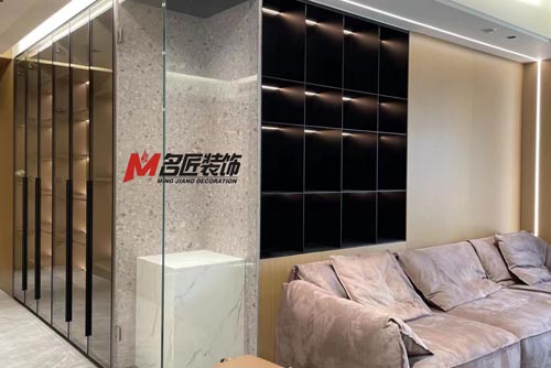 柳州市華潤凱旋門現(xiàn)代簡約風格三居室裝修案例